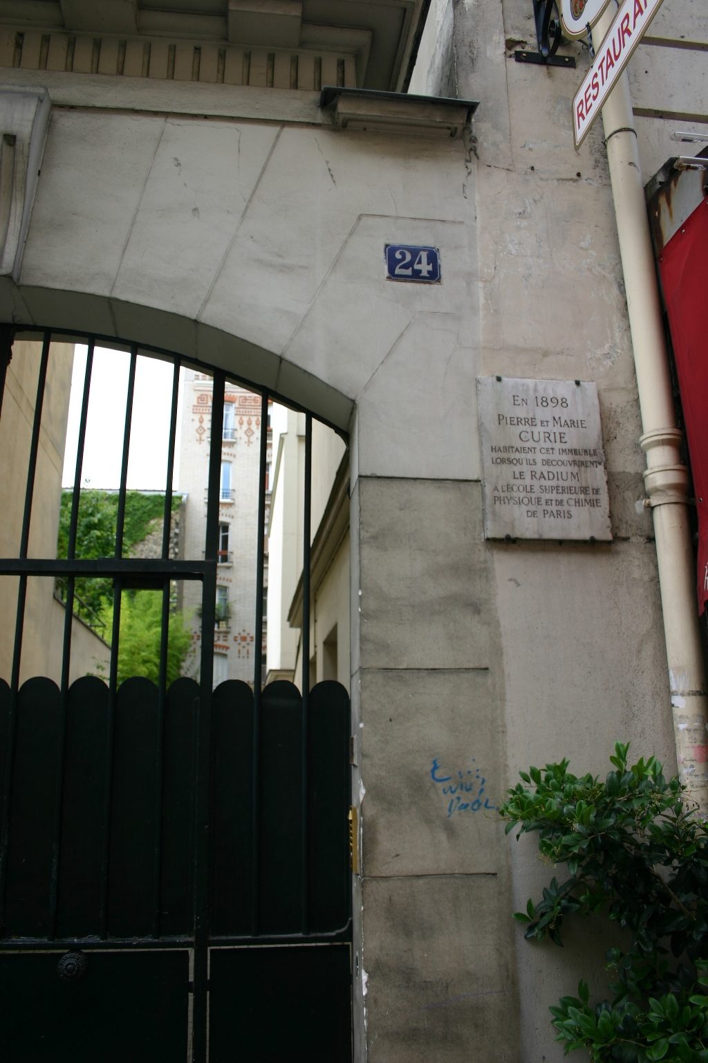 Pierre and Marie Curie's home, Paris - 02.JPG